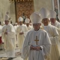Kardinali iz celog sveta stižu i useljavaju se u Vatikan: Istorijska konklava počinje sutra