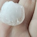 Nevreme potapa i Pančevo: Grad tuče po prozorima i automobilima, ljudi traže zaklon, a kiša ne prestaje