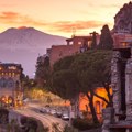Tamo gde Etna stražari, a talasi ljuljaju: Letnji san na Siciliji