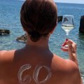 Voditeljka na plaži proslavila 60.: Rođendan Pije vino i gleda u more, a svi kažu da je za nju vreme stalo: "Lavica"