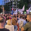 Demonstranti ispred zgrade direktora JKP "Gradska čistoća" Marka Popadića
