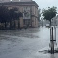 Prizor poput tornada u Trnavi: Pijavica se formirala kod Čačka, limeni krov leteo nebom, meštani u šoku