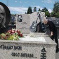 Čačak danas plače Obeležava se godišnjica smrti Bore Đorđevića, evo ko je prvi stigao na grob (foto/video)