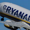 Bizaran incident: Jedan putnik cepao i jeo pasoš, drugi svoj pokušao da baci u toalet, avion hitno sleteo