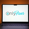 Ko je žena koja je nasledila OnlyFans?