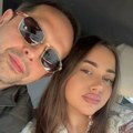 Pevačica (26) se udala za 15 godina starijeg kolegu, ona podelila zajedničku sliku i pokazala kako izgleda u trećoj trudnoći…
