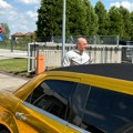(Video) Desingerica se pojavio u zlatnoj limuzini, reper za vožnju u luksuznom automobilu dao 3.500 evra