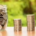 Dug građana prema bankama porastao gotovo za petinu – potrošački krediti beleže najbrži rast