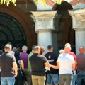 Sahranjena ćerka Nevene Hot. Suze i jecaji na groblju, najbliži nose majice na kojima piše "Anastasija"