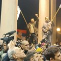 Protesti u Beogradu: Narodni poslanik iz Leskovca pukom srećom izbegao suzavac – Ovo jedino otpor građana može da reši