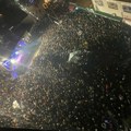 Aco pejović jači od zime: Pevač napravio spektakl u Surdulici na minusu, kolone automibila blokirale ulaz u grad (video)