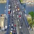 Kakva gužva od jutros, ali sve se kreće! Kao da je čitav Beograd krenuo kolima, kolone automobila na mostovima (foto)