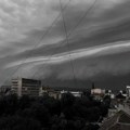 Spremite se, u naredna 2 sata Srbija pod jakim udarom Dolaze grad, oluje i pljuskovi, evo koje krajeve očekuje ozbiljno…