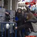 Novi Sad- demonstranti povredili pet policajaca