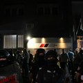 Žandarmerija potisnula demonstrante ispred prostorija SNS: Razišle se grupe građana i pristalica naprednjaka na Novom…