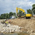 Pravi majstori naše firme "Saša Rangelov" rade udarnički. Kamene kosine na "Sedmom brzaku" završene. "Napadnut" je "peti…