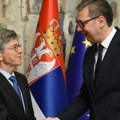 Vučić razgovarao sa Džefrijem Saksom: Analizirali globalnu situaciju i srpske regionalne prilike
