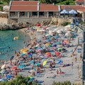 Zaspali na parkingu, kad su se probudili ostali bez svega. Sekund ne pažnje na plažama u Crnoj Gori i postajete meta lopovima…