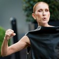 Selin Dion pevala sa obožavaocima ispred hotela u Parizu (video)