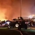 Protest poljoprivrednika u Holandiji i Španiji: Traktorima blokirali puteve, palili gume /video/