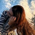 Nekada je bila dužna kamatašima, sada uživa na jahti: Naša pevačica se baškari na odmoru, oko nje čisti luksuz