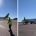 "Orlovi", ako ne sad, onda kad? Radnik na aerodromu se prekrstio i ispratio Srbiju na Eurobasket