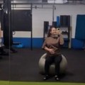 Trudna Aleksandra vežba u teretani: Pevačica pozirala u teretani, drži se za stomak, pored nje mlađi muž
