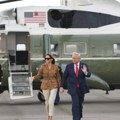 Хеликоптер у ком су били Трамп и Меланија принудно слетео, огласила се Бела куц́а
