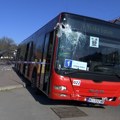 Autobus u Nišu udario i srušio stanicu na gradskoj liniji