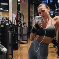 Naša pevačica (44) pokazala kako se znoji u teretani i mnogima su pale vilice, od njenih mišića zastaje dah! (video)