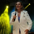 Spektakl za pamćenje: Ana Bekuta podigla Ub na noge, ceo trg pevao uglas (foto)