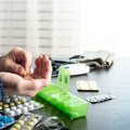 Domino efekat kućne apoteke: Kada šaka lekova više škodi nego što pomaže - i koliko je previše