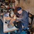 Užičanin (92) šije bez prestanka od 1949: Radio je u Parizu, a danas čuva zanat od zaborava