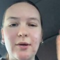 Kupila jaknu u second hand radnji pa zavukla ruku u džep - tamo je sačekalo pravo iznenađenje: "Je l' je ovo ilegalno?" (video)…