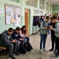 Zabrana mobilnih telefona đacima ceo dan! Ova Vlada uvodi strog model, a poznato je i šta čeka naše đake