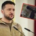 Telohranitelj Zelenskog nosi pištolj "vanzemaljac" Niko ne zna kako se oružje na snimku sa Zmijskog ostrva našlo u Ukrajini…