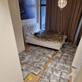 "Pali" mladići u novom sadu, pronađeno 130 kila marihuane! Odmah im stavili lisice, paketi prekrili celu sobu (foto)