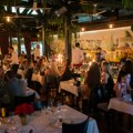Restoran “Dva jelena” otvorio letnju baštu uz prisustvo poznatih ličnosti