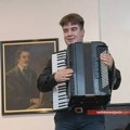 Dario Mihaljević održao svoj maturski koncert u prepunoj koncertnoj sali Muzičke škole u Zrenjaninu Zrenjanin - Dario…