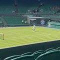 Novak ponovo izašao na centralni teren: Trenirao sa prvim teniserom sveta i ne izgleda baš najbolje! (video)