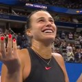 VIDEO Sabalenka časti pićem ceo stadion, ponudom da „kupi“ navijače nasmejala sve: Biće joj potrebno bogatstvo da to…