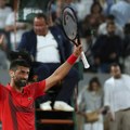 Novak 100. pobedom ubedljivo do četvrtfinala Rolan Garosa: Neka se spremi Zverev