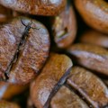 Potrošači obmanuti: Kafa koju pijemo nije samo kafa Inspekcija otkrila dodat surogat otkriveni i negihijenski uslovi u…
