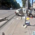 Сазнајемо: Полиција јурила украден ауто, лопов изазвао несрећу, па је ухапшен - детаљи удеса у Таковској