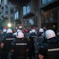 Uhapšen blokader u Novom Sadu, odgurivao i pesnicama udarao policiju