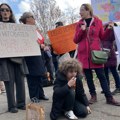Protest ispred Skupštine Srbije: Ekspo pojeo zakon o deci sa smetnjama u razvoju