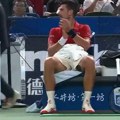 VIDEO „Bravo, momci…“: Đoković razočaran boksom, imao ironičnu poruku za njih