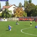 Tužna scena u srpskom fudbalu: Meč počeo, igrači ispucali loptu i samo seli na teren (foto/video)