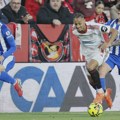 Alaves iskoristio igrača više i uzeo bod u Sevilji