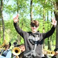 (Foto, video) Dva stejdža - muzika sa razglasa, ali i trubači! Nikad veća žurka na Adi Ciganliji za prvomajski uranak!